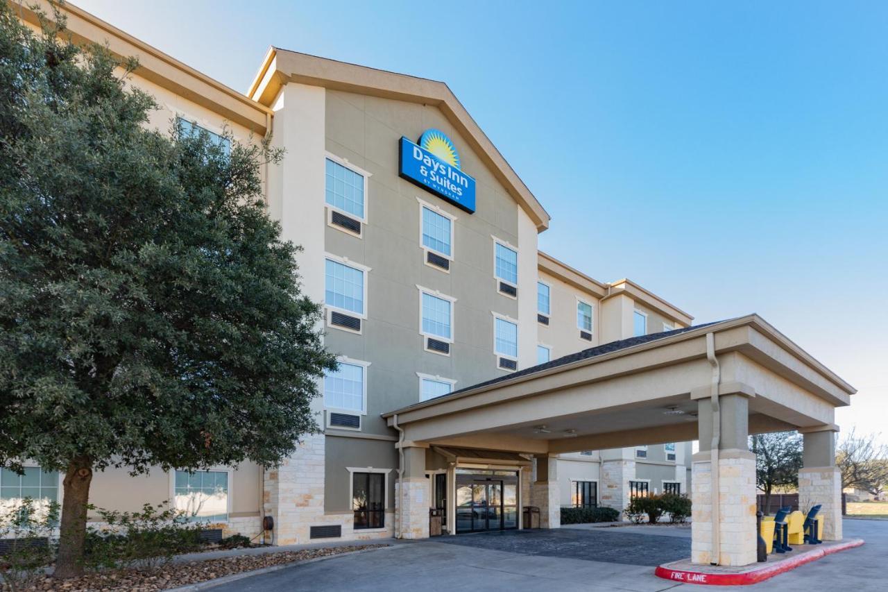 Hotel Days & By Wyndham Near Frost Bank Center San Antonio